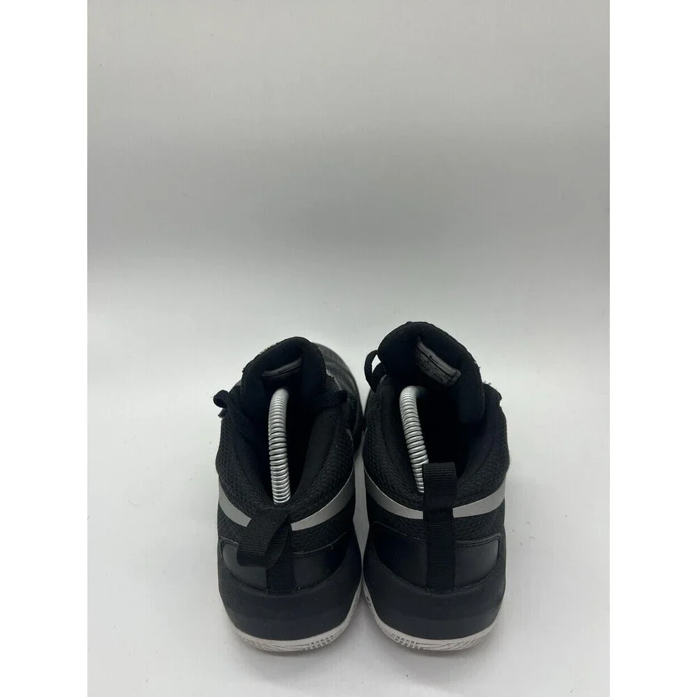 Nike Team Hustle D8 Shoes Youth Size 7Y Black Low Top Basketball 881941-001